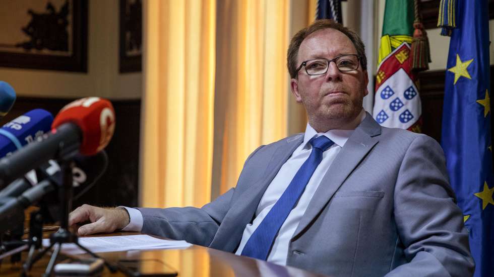 O deputado da Assembleia Legislativa Regional do Chega/Açores José Pacheco, durante uma conferência de imprensa, para a apresentação das propostas do partido que irão constar do próximo Plano e Orçamento da Região Autónoma dos Açores e que será debatido este mês na Assembleia Legislativa Regional, em ponta delgada, ilha de São Miguel, Açores, 19 de novembro de 2021. EDUARDO COSTA/LUSA