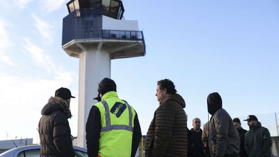 Piquete de greve junto ao aeroporto de Lisboa no início da greve de três dias de trabalhadores da Portway nos aeroportos de Lisboa, Porto, Faro e Funchal, decretada pelo SINTAC - Sindicato Nacional dos Trabalhadores da Aviação Civil em protesto pela defesa dos seus direitos e aumentos salariais, Lisboa, 27 de dezembro de 2019. MIGUEL A. LOPES/LUSA