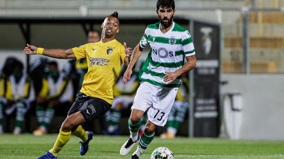 Defesa Luís Neto prolonga contrato com o Sporting até junho de 2023 ...