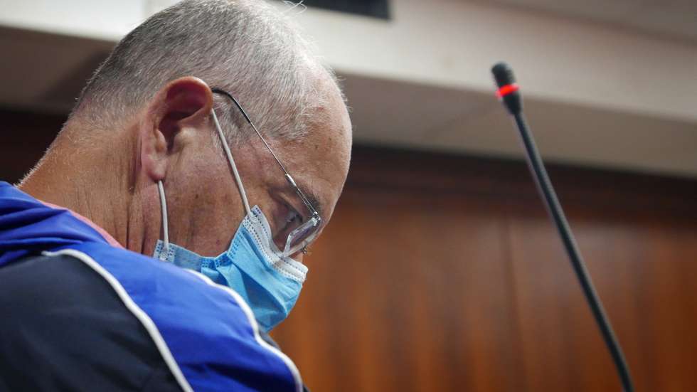 O ex-banqueiro João Rendeiro no Tribunal de Verutam, onde foi presente a um a juiz, Durban, África do Sul, 17 de dezembro de 2021. O juiz sul-africano Rajesh Parshotam decidiu esta sexta-feira que João Rendeiro fica detido provisoriamente até 10 de Janeiro e até que Portugal formalize o pedido de extradição, João Rendeiro foi preso no sábado, num hotel em Durban, na província sul-africana do KwaZulu-Natal, numa operação que resultou da cooperação entre as polícias portuguesa, angolana e sul-africana. LUÍS MIGUEL FONSECA/LUSA