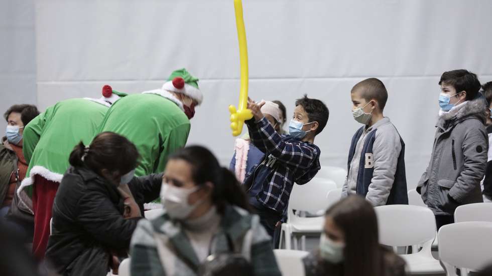 Inicio do processo de vacinação de crianças, no centro de vacinação no Pavilhão Multiusos de Gondomar