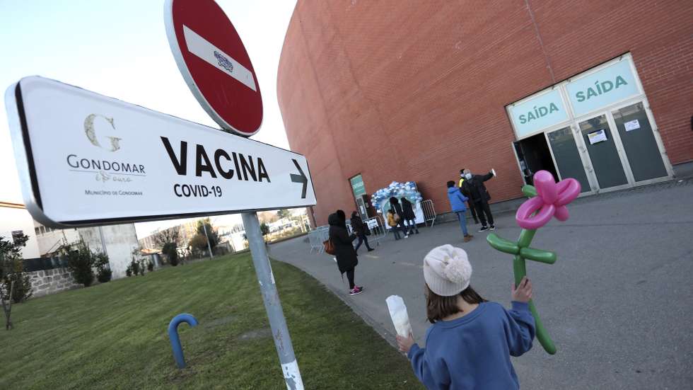 Inicio do processo de vacinação de crianças, no centro de vacinação no Pavilhão Multiusos de Gondomar