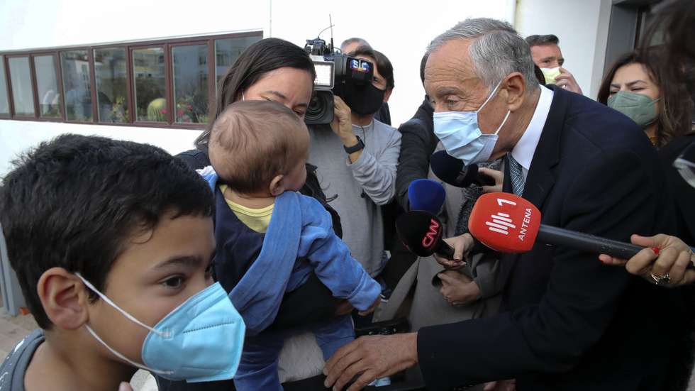 O Presidente da República, Marcelo Rebelo de Sousa,  durante a visita ao Centro Social Paroquial Nossa Senhora da Conceição da Costa da Caparica, em Almada, 31 de dezembro de 2021. MANUEL DE ALMEIDA/LUSA