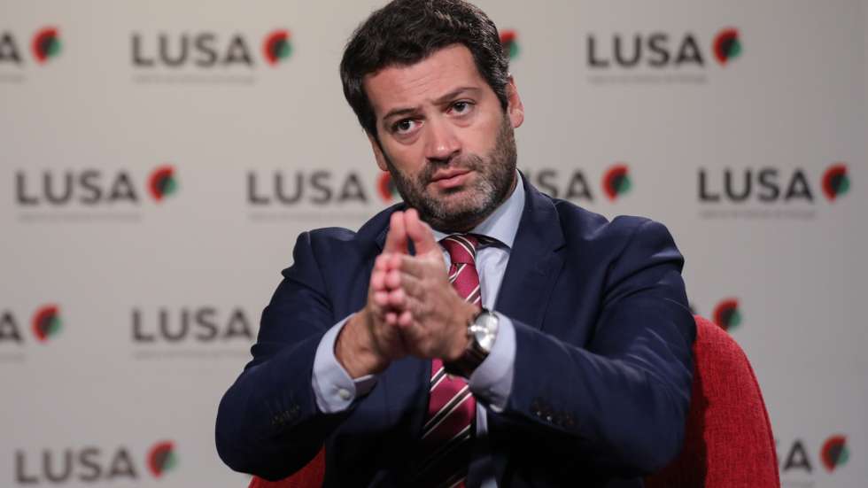 O presidente do Chega, André Ventura, durante uma entrevista à Agência Lusa no âmbito das eleições Legislativas 2022, em Lisboa, 07 de janeiro de 2022. (ACOMPANHA TEXTO DE 09 DE JANEIRO DE 2022). MIGUEL A. LOPES/LUSA
