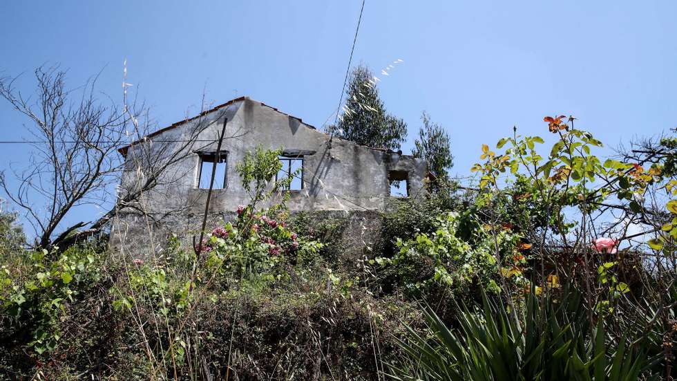 Nas aldeias dos concelhos de Pedrógão Grande, Castanheira de Pêra e Figueiró dos Vinhos ainda são bem visíveis os sinais de destruição  4 anos depois do incêndios de Pedrógão Grande, com casas que continuam destruídas e árvores queimadas por cortar, Castanheira de Pêra,14 de junho de 2021. (ACOMPANHA TEXTO DE 16/06/2021) PAULO NOVAIS/LUSA