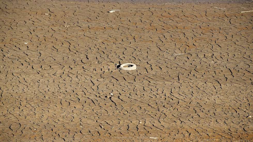 As margens da Ribeira de Alge estão secas junto à foz, onde a ribeira com o mesmo nome se cruza com o Rio Zêzere, no concelho de Figueiró dos Vinhos, e onde a descida do nível da água quase permite atravessar o rio a pé, Figueiró dos Vinhos, 1 de fevereiro de 2022. (ACOMPANHA TEXTO DE 03-02-2022) PAULO NOVAIS/LUSA