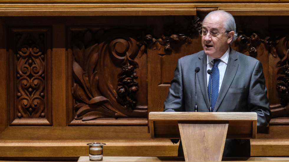 O presidente do Partido Social Democrata (PSD), Rui Rio, participa na reunião da Comissão Permanente para discutir a situação na Ucrânia, na Assembleia da República, em Lisboa, 24 de fevereiro de 2022. A Rússia lançou hoje de madrugada uma ofensiva militar em território da Ucrânia, com forças terrestres e bombardeamento de alvos em várias cidades, que as autoridades ucranianas dizem ter provocado dezenas de mortos nas primeiras horas. MÁRIO CRUZ/LUSA