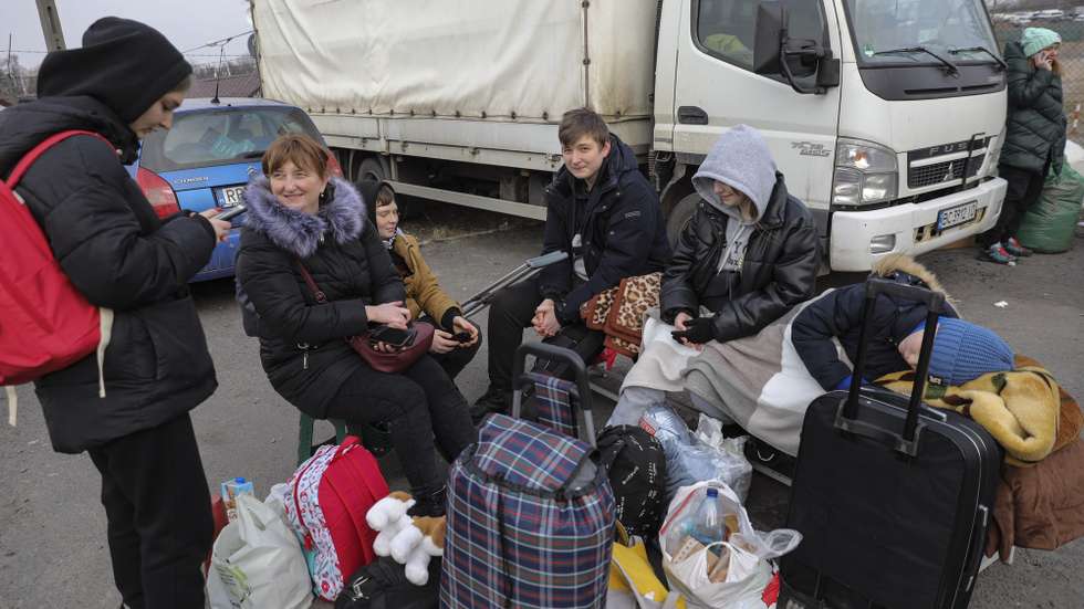 A family waits for transport near the Shehyni-Medyka border in Medyka, Poland, 03 March 2022. Hundreds of thousands of people have fled from Ukraine into neighboring countries since Russia began its military operation on 24 February MIGUEL A. LOPES/LUSA