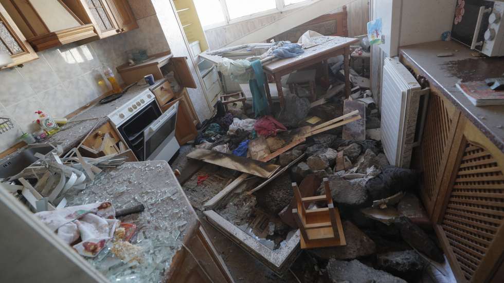 epa09830823 General view of a damaged flat at the residential building which was shelled last night in Kyiv, Ukraine, 17 March 2022. One person was killed and three injured during the shelling. Russian troops entered Ukraine on 24 February prompting the country's president to declare martial law and triggering a series of announcements by Western countries to impose severe economic sanctions on Russia.  EPA/SERGEY DOLZHENKO