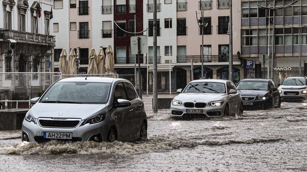 Chuva intensa em Faro, provoca várias inundações na baixa da cidade, Faro, 20 de março de 2022. LUÍS FORRA/LUSA