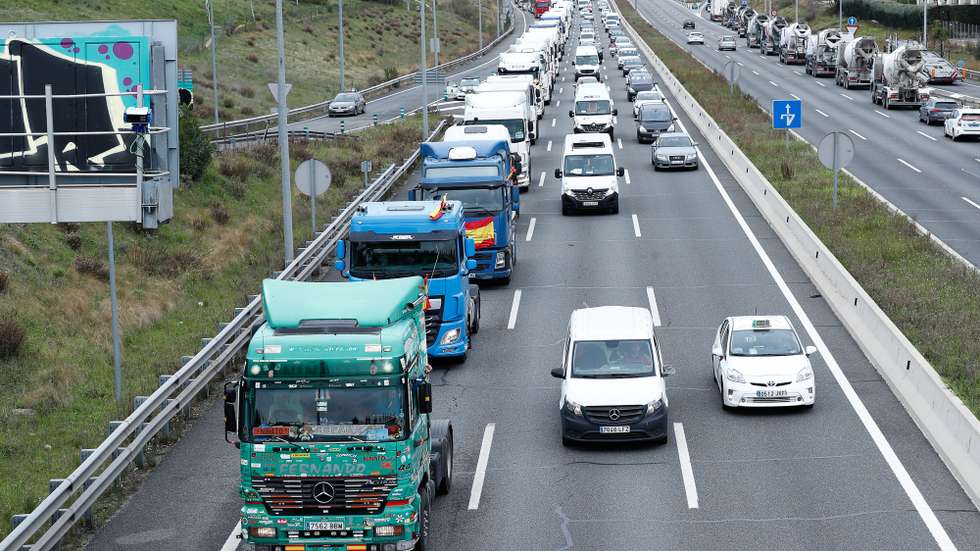 Truckers' strike continues in Spain