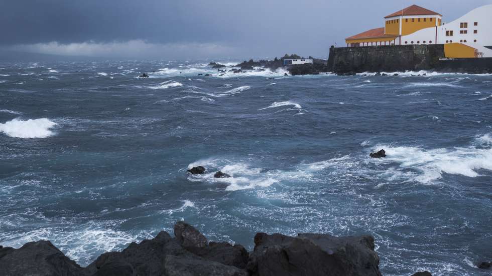 O aviso laranja é emitido pelo IPMA quando existe uma situação meteorológica de risco moderado a elevado