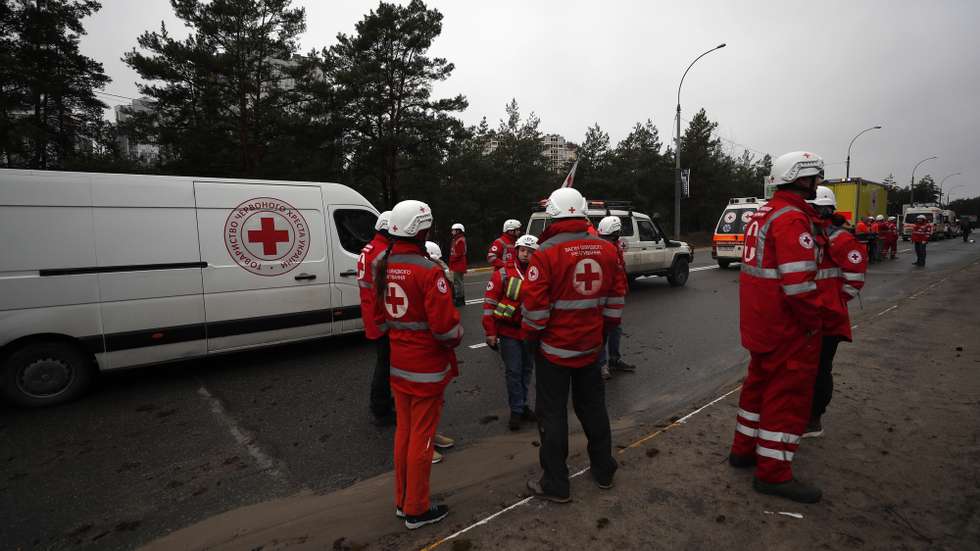 epa09866551 Ukrainian red cross convoy enter the city of Irpin, near Kyiv, Ukraine, 02 April 2022. Russian troops entered Ukraine on 24 February resulting in fighting and destruction in the country, and triggering a series of severe economic sanctions on Russia by Western countries.  EPA/ATEF SAFADI