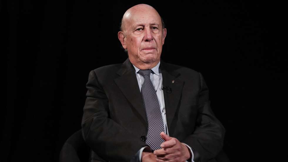 O último governador português de Macau, Vasco Rocha Vieira, durante uma entrevista à Lusa no âmbito do 20.º aniversário da passagem da administração de Macau de Portugal para a China, na sede da Lusa, em Lisboa, 06 de dezembro de 2019. O ex-governador de Macau, Vasco Rocha Vieira disse, em entrevista à Lusa, que 20 anos depois da transição da administração do território para a China, o mais "importante" manteve-se, a continuidade da política e a "identidade", aspetos fundamentais para o seu futuro. (ACOMPANHA TEXTO DO DIA 15 DE DEZEMBRO DE 2019). MÁRIO CRUZ/LUSA