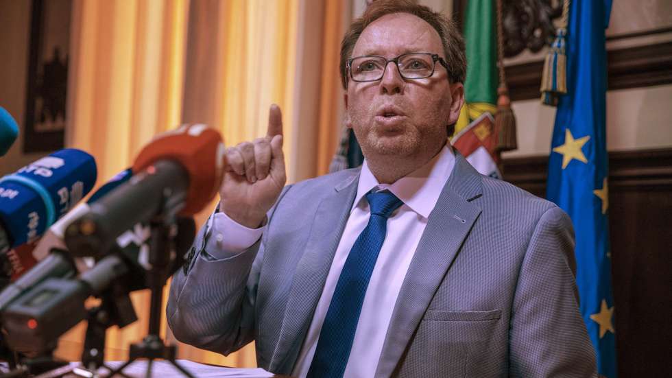 O deputado da Assembleia Legislativa Regional do Chega/Açores José Pacheco, durante uma conferência de imprensa, para a apresentação das propostas do partido que irão constar do próximo Plano e Orçamento da Região Autónoma dos Açores e que será debatido este mês na Assembleia Legislativa Regional, em ponta delgada, ilha de São Miguel, Açores, 19 de novembro de 2021. EDUARDO COSTA/LUSA