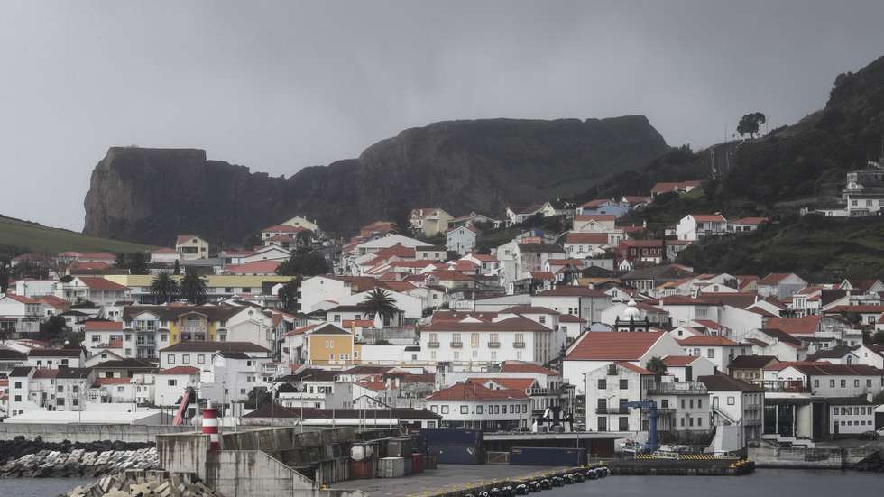 Vista geral de parte da vila de Velas na ilha de São Jorge nos Açores, 29 de março de 2022. TIAGO PETINGA/LUSA