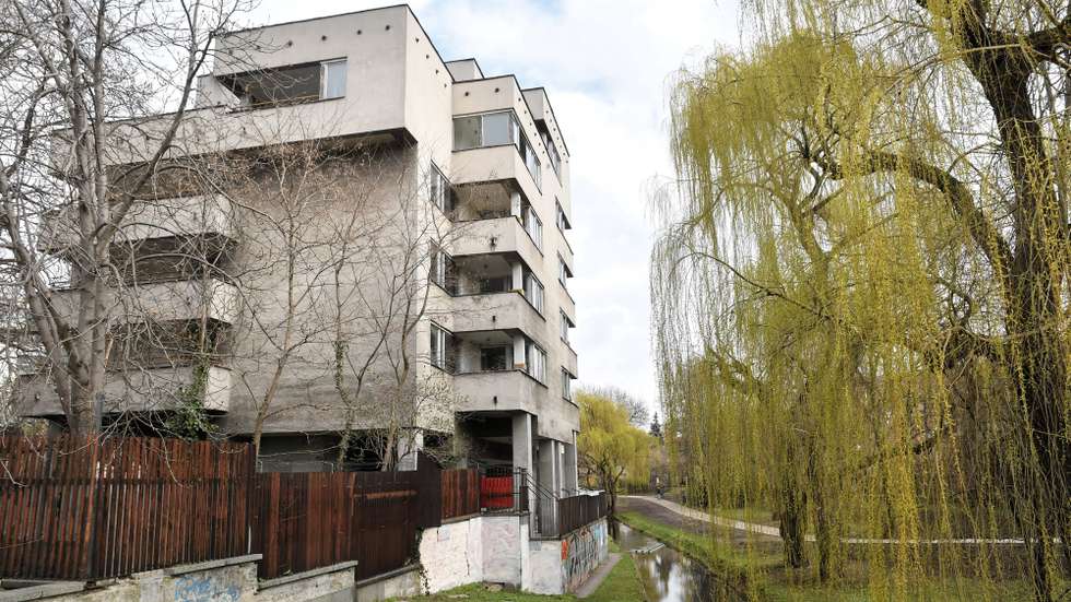 epa09884472 A view of a Russian-owned real estate complex in Warsaw, Poland, 11 April 2022. A Russian-owned real estate complex in Warsaw will be given to Ukrainian war refugees, the city's mayor Rafal Trzaskowski said, after it was confiscated. He also told reporters that the site, popularly dubbed 'spyville', was officially appropriated by the city of Warsaw from its Russian owners on 11 April morning. Ukrainian ambassador to Poland Andryi Deshchytsia told PAP news agency the complex may be used for a school or a Ukrainian culture centre. The complex, which in the communist era housed Russian embassy staff, contains over a hundred flats. Warsaw authorities have said the flats may be given to Ukrainian families with children who have lost their homes due to Russia's invasion of their country.  EPA/Radek Pietruszka POLAND OUT