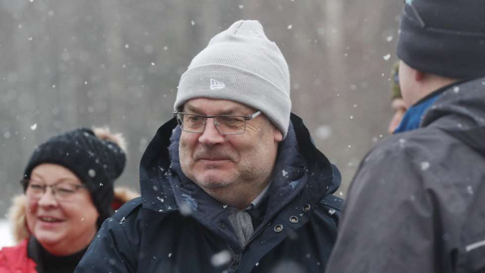 epa09638126 Estonian President Alar Karis attends the FIS Nordic Combined World Cup in Otepaa Estonia, 12 December 2021.  EPA/TOMS KALNINS