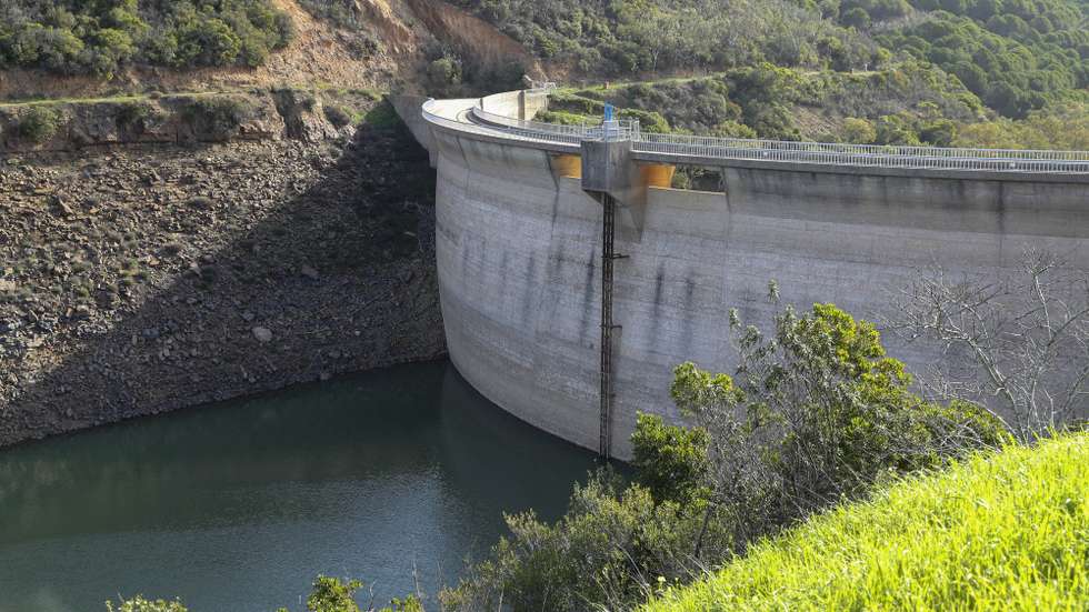 A barragem de Odeáxere (Bravura), é uma barragem do barlavento Algarvio que se encontra em niveis mínimos de água devido à falta de chuva, Lagos, 27 de janeiro de 2022. (ACOMPANHA TEXTO DA LUSA DO DIA 02 DE FEVEREIRO DE 2022). LUÍS FORRA/LUSA