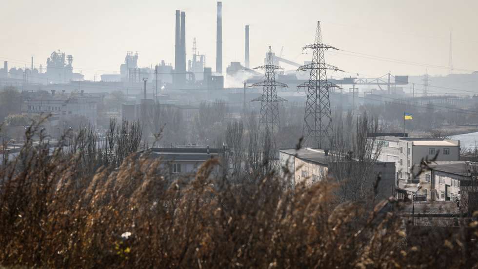 epa09900521 A general view on the Azovstal plant in Mariupol, Donetsk region, 31 October 2021 (issued 21 April 2022). Russian President Putin on 21 April 2022 ordered his Defence Minister to not storm but to blockade the plant where a number of Ukrainian fighters are holding out. On 24 February, Russian troops had entered Ukrainian territory in what the Russian president declared a 'special military operation', resulting in fighting and destruction in the country, a huge flow of refugees, and multiple sanctions against Russia.  EPA/OLEG PETRASYUK