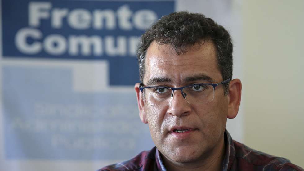 O secretário-geral da Frente Comum, Sebastião Santana, durante a conferência de imprensa para anunciar uma manifestação nacional para o próximo dia 20 de maio, em Lisboa, 26 de abril de 2022. ANTÓNIO COTRIM/LUSA
