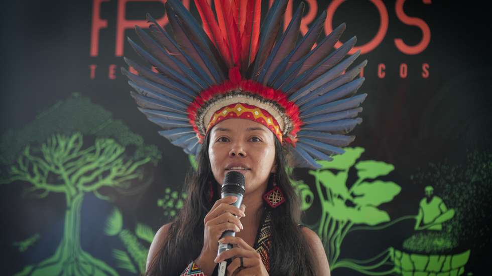 epa09646880 Indigenous Vanda Ortega, from the Witoto people, speaks during the opening of the exhibition 'Fruturos - Tempos Amazonicos' (Fruits - Amazon Times) at the Amanha Museum in Rio de Janeiro, Brazil, 16 December 2021 (issued 17 December 2021). The immensity of the Amazon, its richness, the ethnic groups that live there and their customs, are part of an exhibition in Rio de Janeiro that from 17 December on immerses the viewer in the reality of the most extensive tropical forest on the planet to highlight the urgency of its conservation. The exhibition 'Futures', which can be seen until June 2022 at the Museum of Tomorrow in Rio, brings an updated perspective of this biome and proposes new challenges to keep the forest standing.  EPA/Andre Coelho