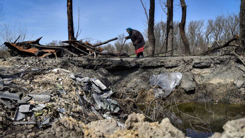 epa09890598 A woman passes a shelling hole after an explosion of air bomb on a road in the north of Kyiv (Kiev), Ukraine, 14 April 2022. On 24 February, Russian troops had entered Ukrainian territory in what the Russian president declared a 'special military operation', resulting in fighting and destruction in the country, a huge flow of refugees, and multiple sanctions against Russia.  EPA/OLEG PETRASYUK