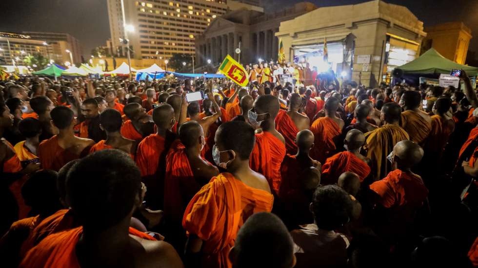 epa09931725 Sri Lankan Buddhist monks attend the occupy protest in front of the Presidential Secretariat in Colombo, Sri Lanka, 07 May 2022. Sri Lankan President Gotabaya Rajapaksa declared a state of emergency again starting 07 May amid rising protests. Protests have been rocking the country for weeks, calling for the resignation of the president and government over the alleged failure to address the worsening current economic crisis.  EPA/CHAMILA KARUNARATHNE