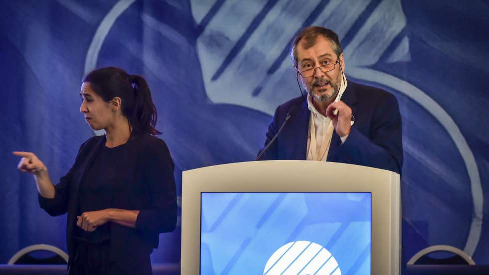 O secretário-geral da FENPROF, Mário Nogueira, discursa na sessão de abertura  do 14.º Congresso da FENPROF sob o tema “A Educação não pode esperar! Combater desigualdades. Valorizar a Profissão!” a decorrer na Expocenter em Viseu, 13 de maio de 2022. NUNO ANDRÉ FERREIRA/LUSA