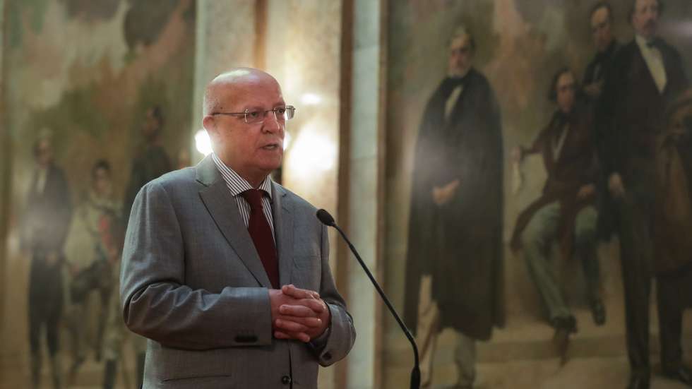 O Presidente da Assembleia da República, Augusto Santos Silva, fala à imprensa após a reunião por videoconferência com o presidente do parlamento ucraniano, Ruslan Stefanchuk, na Assembleia em Lisboa, 18 de maio de 2022. TIAGO PETINGA/LUSA