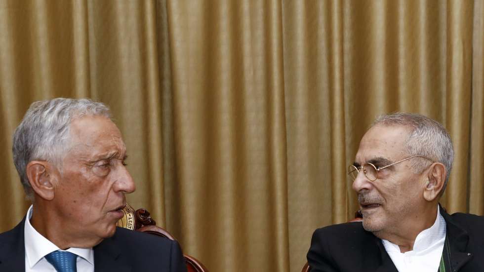 O Presidente da República de Portugal, Marcelo Rebelo de Sousa (E), conversa com o Presidente eleito de Timor-Leste, José Ramos-Horta (D), durante um jantar em Díli, Timor-Leste, 19 de maio de 2022. O Presidente Marcelo Rebelo de Sousa, está em Timor-Leste, para uma visita de quatro dias e participar na cerimónia de posse do novo Presidente Ramos-Horta. ANTÓNIO COTRIM/LUSA