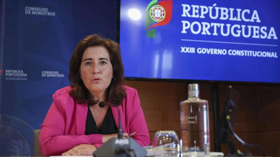 A ministra do Trabalho, Solidariedade e Segurança Social, Ana Mendes Godinho, intervém durante a conferência de imprensa no final da reunião do Conselho de Ministros, que decorreu nas instalações do antigo Ministério do Mar, em Algés, Oeiras, 02 de junho de 2021. ANTÓNIO COTRIM/LUSA