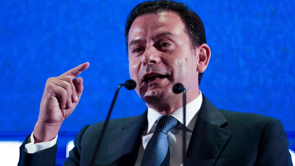 O social-democrata Luís Montenegro foi hoje eleito 19.º presidente do PSD com 73% dos votos, vencendo as eleições diretas a Jorge Moreira de Silva, que alcançou apenas 27%, segundo os resultados provisórios anunciados pelo partido, na sede de campanha, em  Espinho, 28 de maio de 2022. Segundo os resultados provisórios anunciados das eleições diretas, Luís Montenegro alcançou 73% dos votos e Jorge Moreira da Silva 27%, com a abstenção a rondar os 35%. MANUEL FERNANDO ARAUJO/LUSA