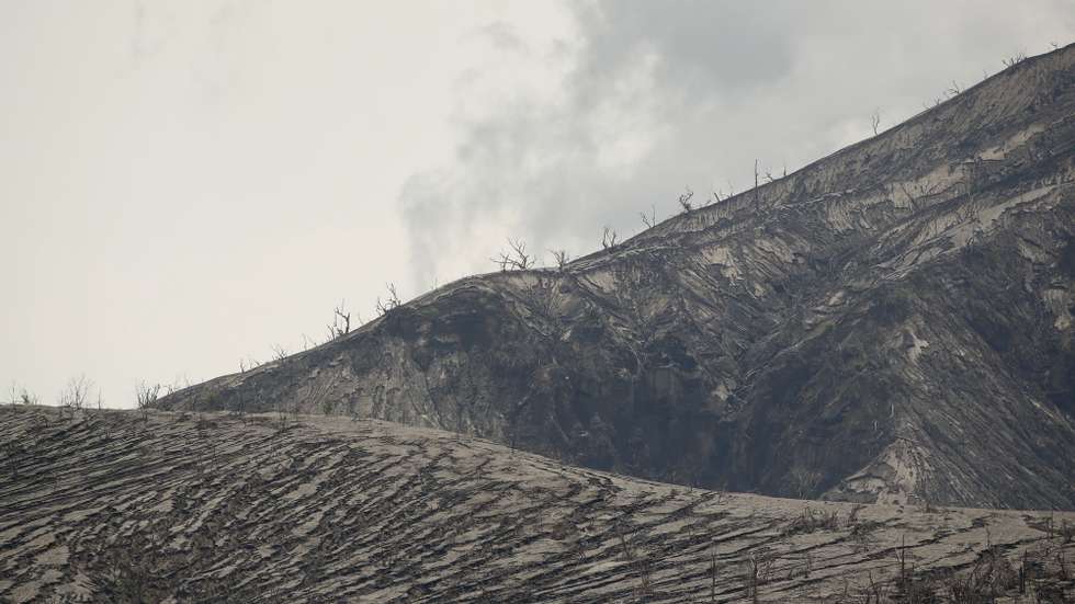 epa09323036 A view of Taal volcano island covered with volcanic materials seen in the town of Laurel, Batangas province, Philippines, 05 July 2021. According to the Philippine Institute of Volcanology and Seismology (Phivolcs) latest bulletin on July 04 the highest level of volcanic sulfur dioxide gas emission was recorded at the Taal volcano and eruption may occur anytime soon. More than 3,000 residents from high-risk villages were evacuated after the volcano started spewing steam, filling the air with toxic gas and prompting health warnings.  EPA/FRANCIS R. MALASIG