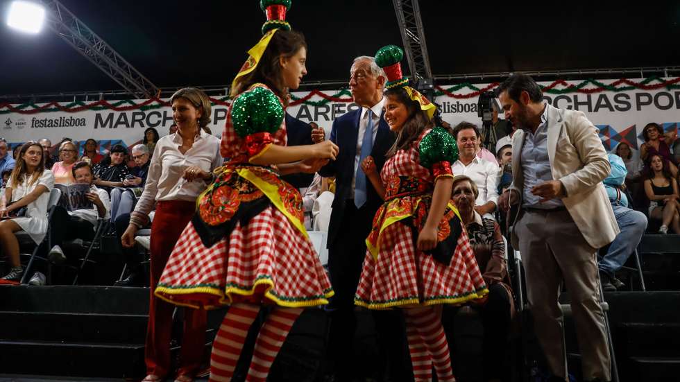 O Presidente da República, Marcelo Rebelo de Sousa, assiste ao desfile das Marchas Populares, na Avenida da Liberdade, em Lisboa, 12 junho 2022.  ANTÓNIO COTRIM/LUSA