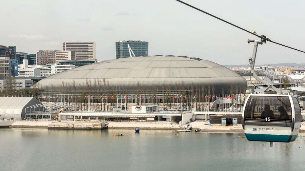 Vista de teleférico do Pavilhão Atlântico no Parque das Nações, em Lisboa, 19 de abril de 2018. A Expo '98 realizada há 20 anos na zona oriental da cidade de Lisboa renovou a componente habitacional e urbanistica da zona. O Parque das Nações é agora uma freguesia do concelho de Lisboa e uma área muito procurada pelo seu espaço de lazer, empresarial e cultural. (ACOMPANHA TEXTO DO DIA 22 DE MAIO DE 2018). MIGUEL A. LOPES/LUSA