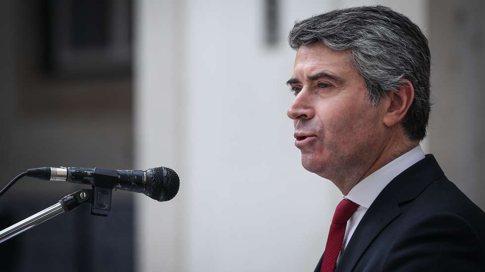 O Ministro da Administração Interna, José Luís Carneiro, intervém na cerimónia de encerramento do Ano Académico e do Compromisso de Honra do 34.º Curso de Formação de Oficiais de Polícia, em Lisboa, 21 de junho de 2022. RODRIGO ANTUNES/LUSA