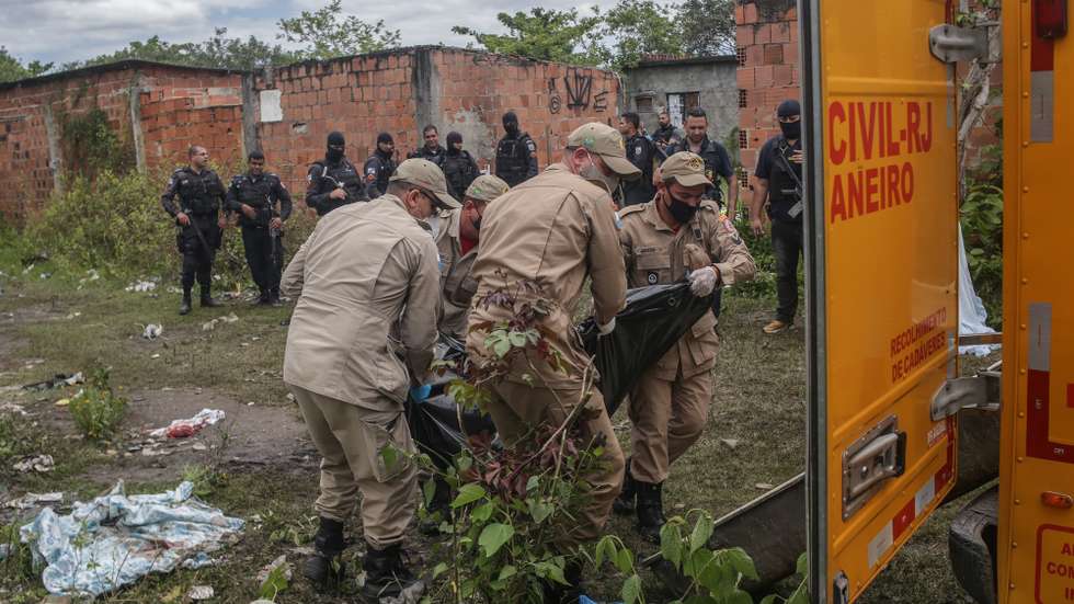 epa09598021 Firefighters, experts and police work on the crime scene where several bodies were found in the Salgueiro community, at the municipality of Sao Goncalo in Rio de Janeiro, Brazil, 22 November 2021. At least eight bodies, shot and with signs of torture, were found this Monday 22 November in a mangrove near Complexo do Salgueiro, a favela in the metropolitan area of the Brazilian city of Rio de Janeiro, two days after the murder of a police officer in the region.  EPA/Andre Coelho