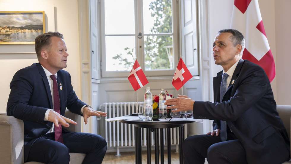 epa10052173 Swiss President Ignazio Cassis, Minister of Foreign Affairs, right, holds a bilateral meeting with Jeppe Kofod of Denmark, Minister of Foreign Affairs, during the Ukraine Recovery Conference URC, in Lugano, Switzerland, 04 July 2022. The URC is organised to initiate the political process for the recovery of Ukraine after the attack of Russia to its territory.  EPA/ALESSANDRO DELLA VALLE