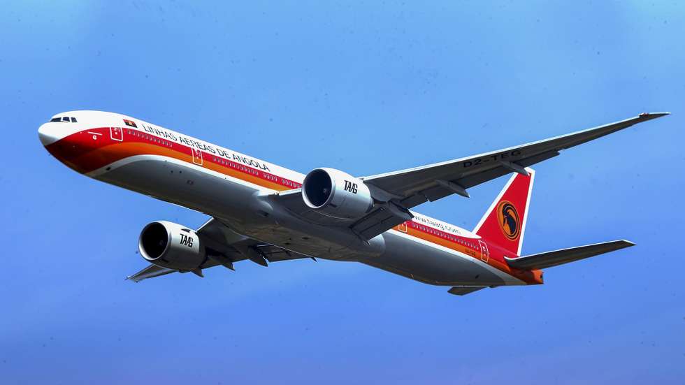 Novo Aeroporto Internacional de Luanda (NAIL) sinaliza o início do processo da certificação da infraestrutura, que se prolonga até final de 2023, período que inicia operações “sem restrições”, Angola, 17 de junho de 2022. Uma aeronave do tipo Boeing 777–300CR da companhia área angolana TAAG aterrou às 13:00 locais desta sexta-feira no NAIL, proveniente do aeroporto internacional 4 de Fevereiro, em Luanda, sinalizando o voo experimental no âmbito da certificação do NAIL, situado no município do Icolo e Bengo. AMPE ROGÉRIO/LUSA