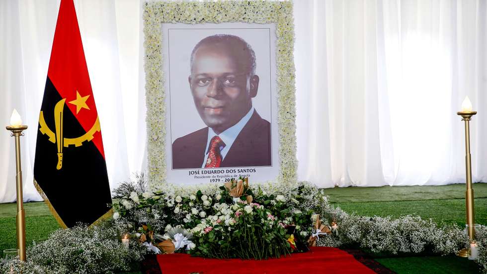 Velório sem corpo presente do ex-Presidente, José Eduardo dos Santos, que se realiza na praça da República conhecida como memórial Antonio Agostinho Neto, Luanda, Angola, 11 de julho de 2022. O governo decidiu criar, em todas as províncias, locais para velórios públicos enquanto se aguarda a marcação de uma data para as exéquias do ex-chefe de Estado. AMPE ROGÉRIO/LUSA
