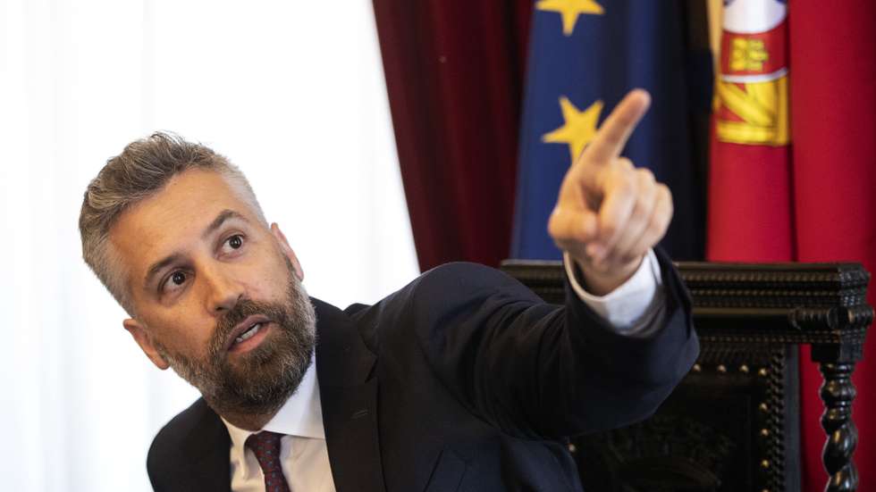 O ministro das Infraestruturas e da Habitação, Pedro Nuno Santos, intervém na cerimónia de assinatura do Auto de Consignação da empreitada do IC35 entre Penafiel e Rans, em Penafiel, 7 de julho de 2022. JOSÉ COELHO/LUSA