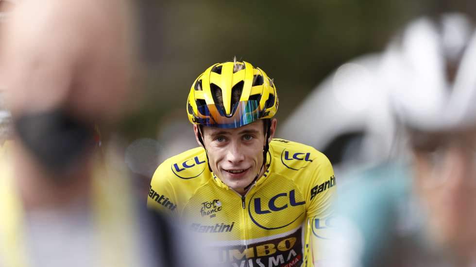 epa10086490 The Yellow Jersey Danish rider Jonas Vingegaard of Jumbo Visma reacts after he crosses the finish line of the 19th stage of the Tour de France 2022 over 188.3km from Castelnau-Magnoac to Cahors, France, 22 July 2022.  EPA/GUILLAUME HORCAJUELO