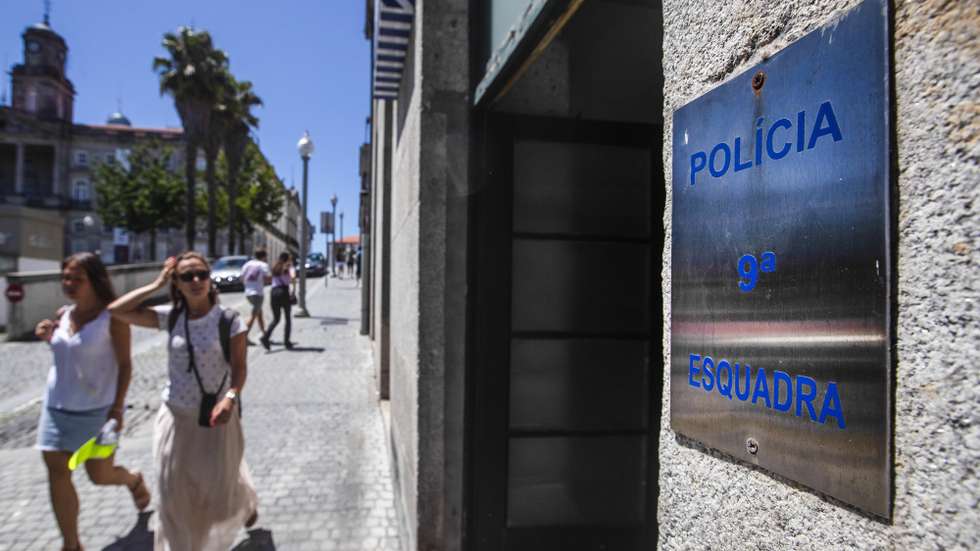 A Esquadra do Infante, a maior esquadra da PSP, no centro do Porto, teve de encerrar o atendimento ao público no passado dia 22 de julho por falta de pessoal, Porto, 25 de julho de 2022. O ministro da Administração Interna José Luís Carneiro, esclareceu hoje que a esquadra da PSP, na baixa do Porto suspendeu temporariamente o atendimento e esta decisão de “ajustamento do horário” de funcionamento “não é a primeira vez que acontece” no país. JOSÉ COELHO/LUSA