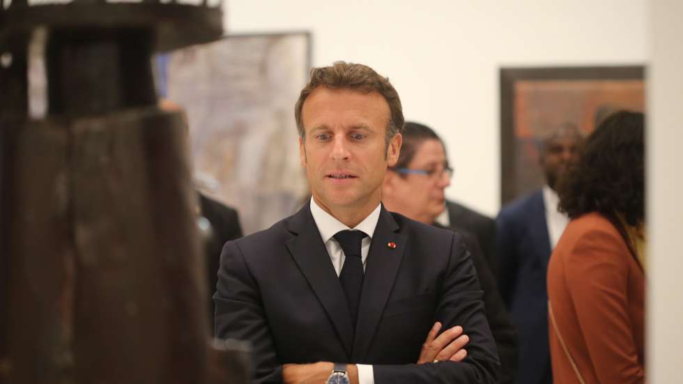 epa10094144 French President Emmanuel Macron attends the opening of a hybrid art exhibition in Cotonou, Benin, 27 June 2022, during the official visit of Macron to the Republic of Benin.  EPA/AKINTUNDE AKINLEYE