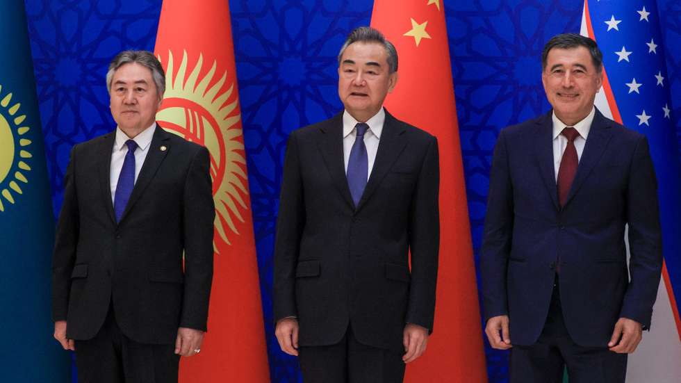 epa10096903 A handout photo made available by the press service of the Russian Foreign Affairs Ministry shows Kyrgyzstan's Foreign Minister Zheenbek Kulubaev (L), Chinese State Councilor and Foreign Affairs Minister Wang Yi (C) and Uzbekistan's Foreign Minister Vladimir Norov (R) posing for a picture prior to a meeting of Shanghai Cooperation Organisation (SCO) Foreign Ministers Council in Tashkent (Toshkent in Uzbek), Uzbekistan, 29 July 2022.  EPA/RUSSIAN FOREIGN AFFAIRS MINISTRY / HANDOUT MANDATORY CREDIT / HANDOUT EDITORIAL USE ONLY/NO SALES