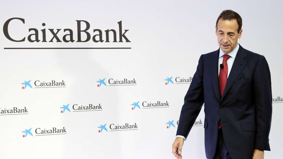 epa10096932 CaixaBank's CEO Gonzalo Gortazar before delivering a press conference to present the results of the first half of 2022, in Valencia, Spain, 29 July 2022. Caixabank earned 1,573 million euros.  EPA/ANA ESCOBAR
