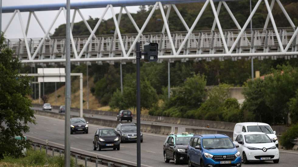 Os novos radares de controlo de velocidade de trânsito em Lisboa, 21 que substituem equipamentos antigos e 20 em novas localizações, começam a funcionar a partir de hoje, dispondo de “tecnologia mais avançada” que permite monitorizar várias vias, em Lisboa, 01 de junho de 2022. ANTÓNIO COTRIM/LUSA
