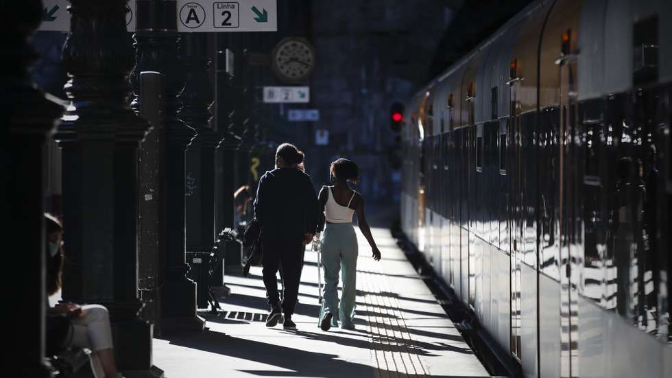 Estação de São Bento no Porto em mais um dia de greve nacional da CP – Comboios de Portugal, 25  de junho de 2021. Convocada pelo Sindicato Nacional dos Trabalhadores do Setor Ferroviário (SNTSF) e pela Federação dos Sindicatos dos Transportes e Comunicações (Fectrans), pelo aumento geral dos salários.JOSÉ COELHO/LUSA