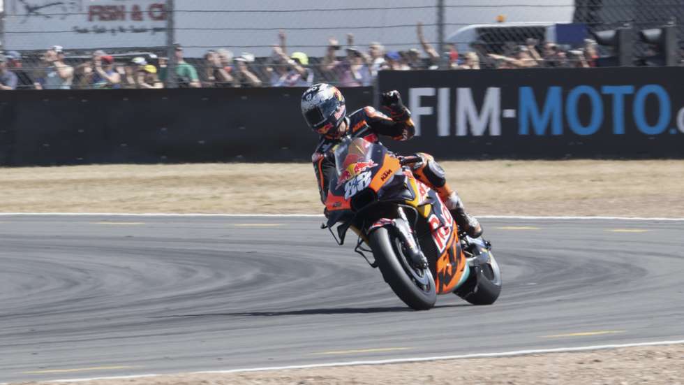 Miguel Oliveira teve um grande regresso no Mundial de MotoGP após cinco semanas de paragem, terminando o Grande Prémio da Grã-Bretanha na sexta posição